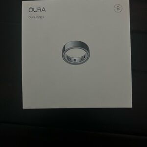 Oura Ring 4 in Shiny Silver